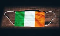 Un masque aux couleurs de l'Irlande - © kovop58