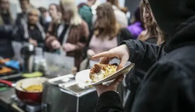 Une dégusttation de hot-dog vegan - http://www.irishveganfestival.com