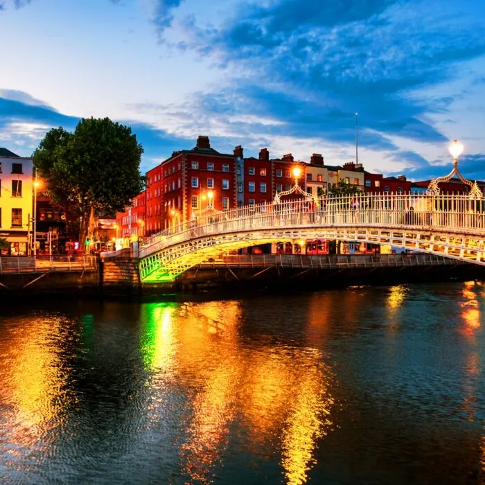 The Ha'Penny bridge in Dublin - © Madrugada Verde-