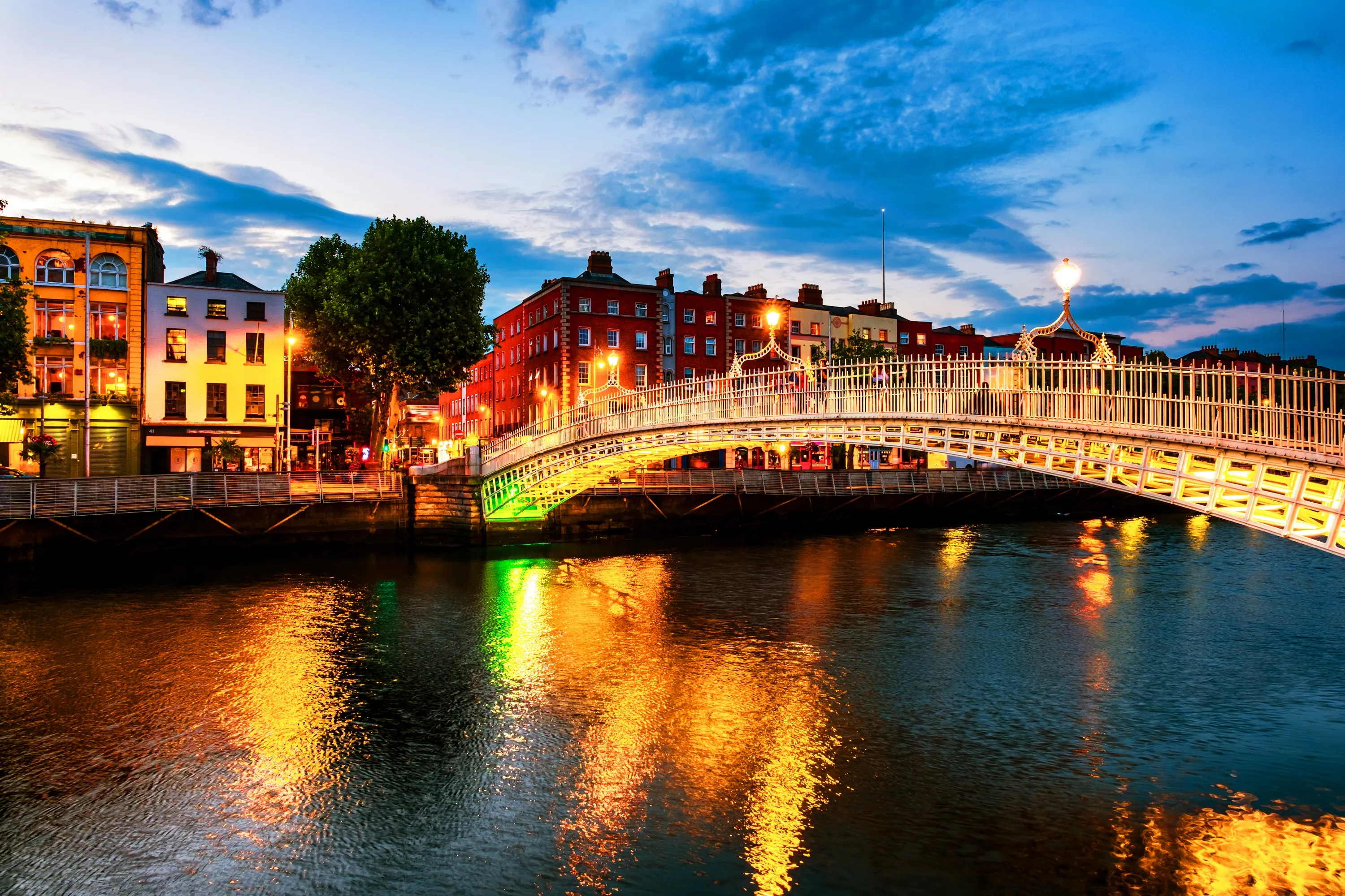 The Ha'Penny bridge in Dublin - © Madrugada Verde-