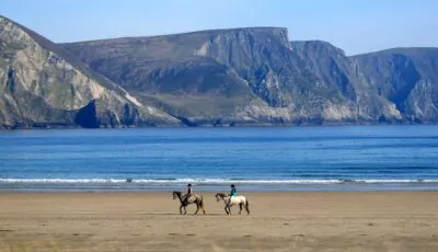 promenade cheval achill island beach