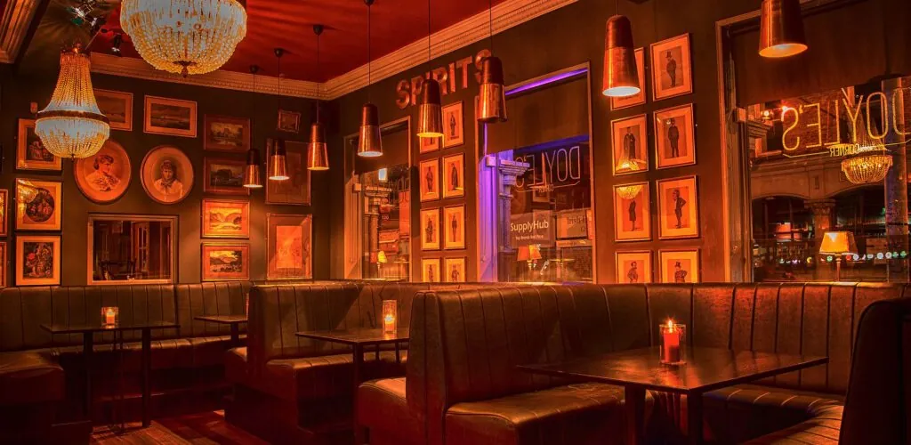 Energy consumption: an Irish pub offers a discount to anyone who keeps their coat on to eat!