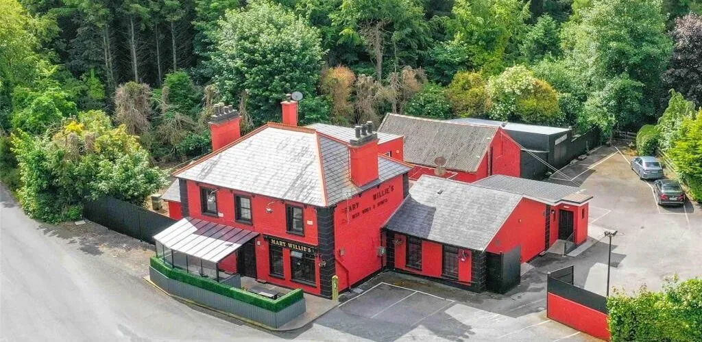 Ireland: a famous Irish pub currently on sale for €450,000!