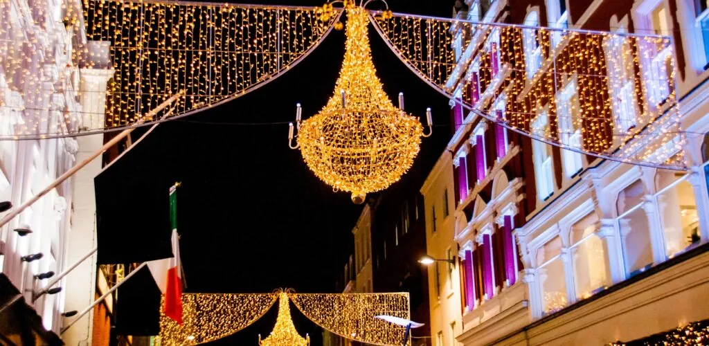 The magic of Christmas takes hold of Dublin: Grafton Street is decked out in lights, and it’s fabulous!
