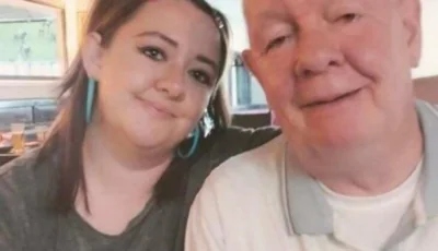 Aoife Byrne, à l'origine du message, pose avec son père - Facebook