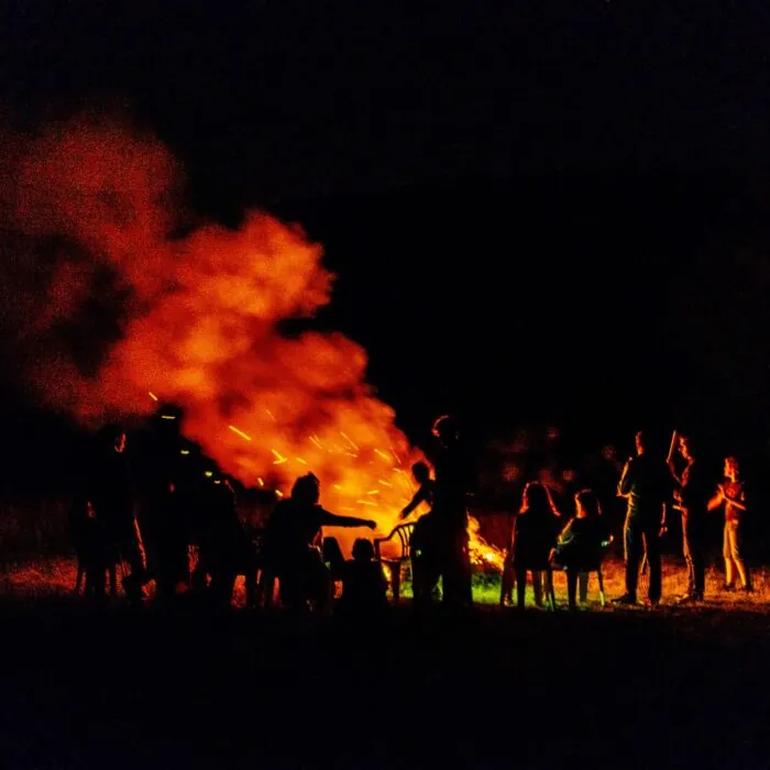 Feu de joie pour la fête irlandaise de Beltaine - Julien