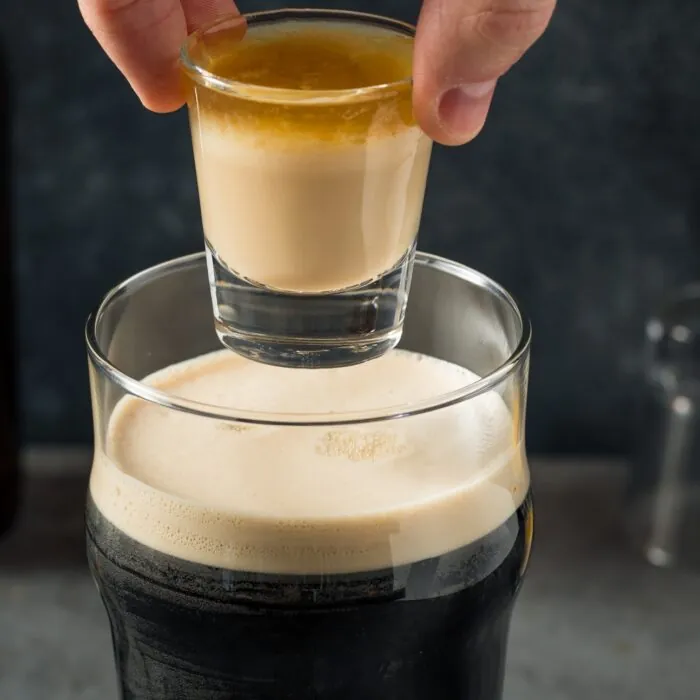 Un irish car bomb ou un irish slammer - Brent Hofacker