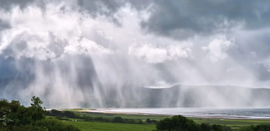 Weather in Ireland: Rain, Wind, and Flood Risks Forecasted