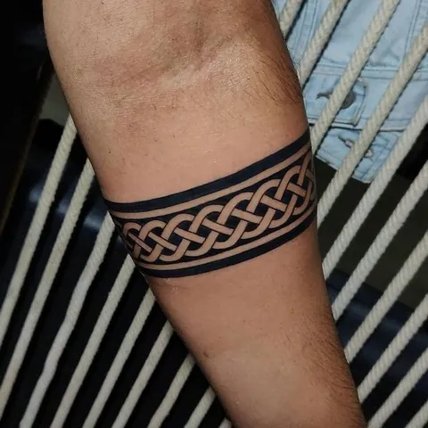 Irish tattoos: the most inspiring ideas 4 Tatouages d'entrelacs irlandais