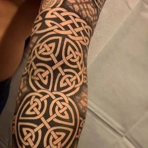 Irish tattoos: the most inspiring ideas 5 Tatouages d'entrelacs irlandais