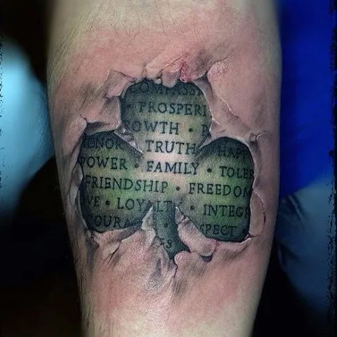 Irish tattoos: the most inspiring ideas 3 Un tatouage en 3D de trèfle irlandais