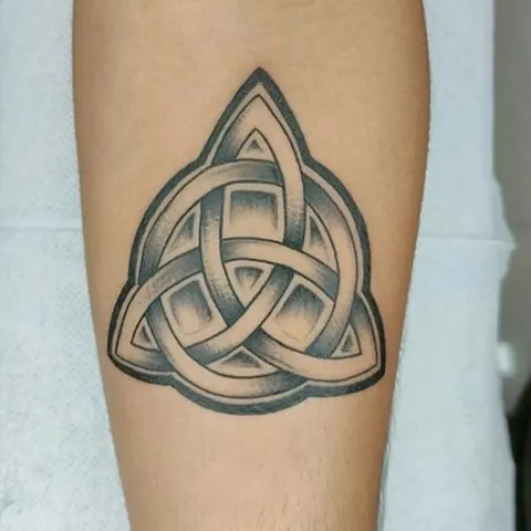 Irish tattoos: the most inspiring ideas 14 Tattoo Triquetra