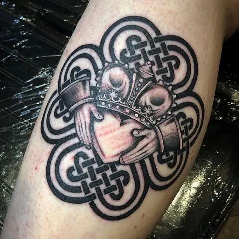 Irish tattoos: the most inspiring ideas 23 Tattoo Claddagh