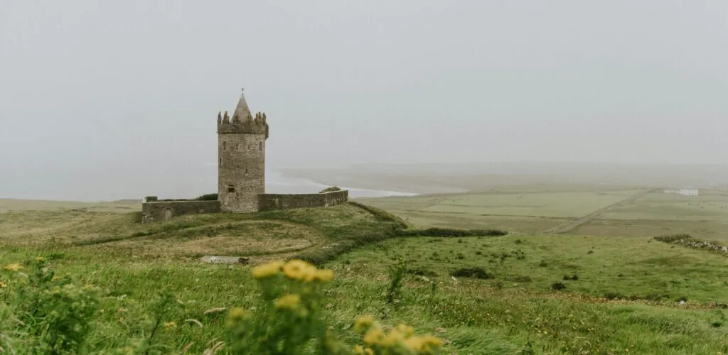 How to Avoid Roaming Fees in Ireland: The Benefits of Using an eSIM for Your Trip