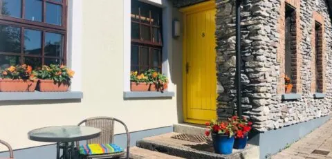 3 bedroom sleeping 5 and only 15 minutes walk from Kenmare