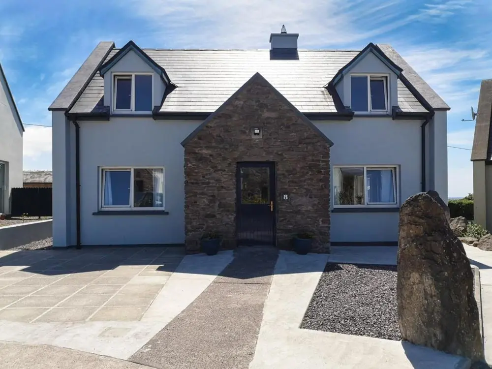 4 bedroomed holiday home close to the beach