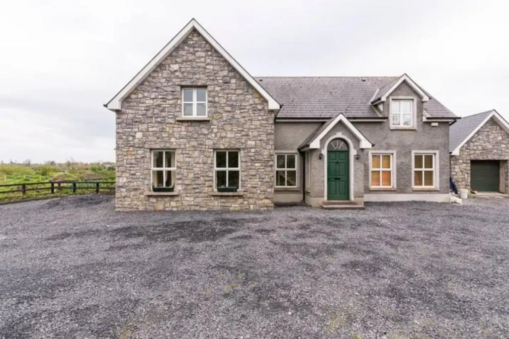 Ballinasloe Guest House in the Heart of the Country