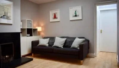 Charming 2 Bedroom Cottage in Central Location