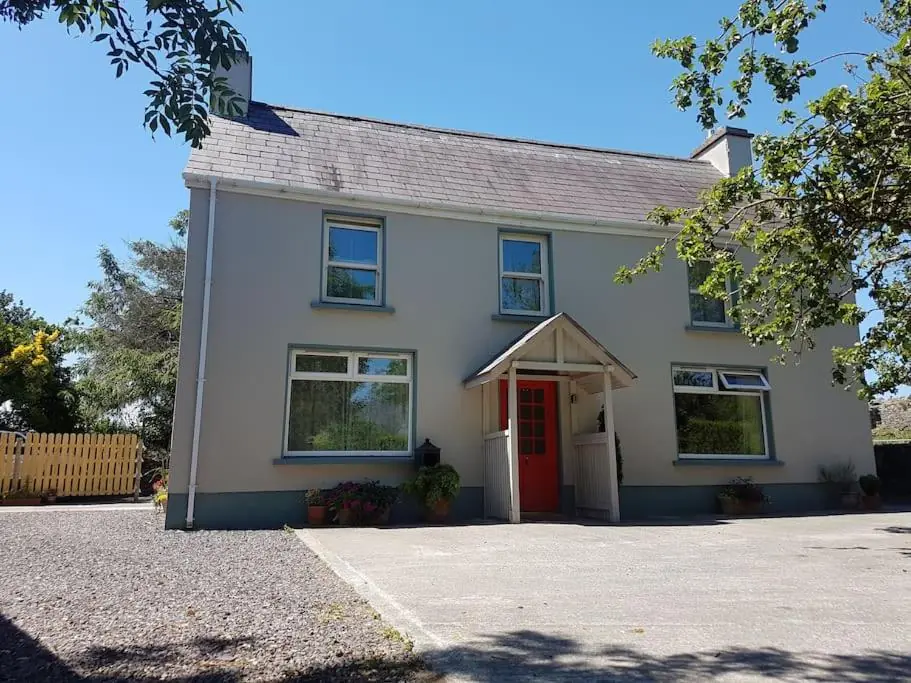 Comfy Home in a beautiful part of Dingle Town