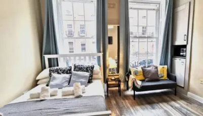 Cosy Central Studio off OConnell FAST WIFI