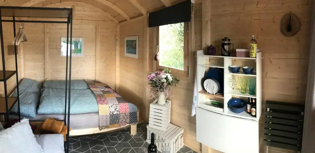 Cosy Shepherds hut Between Maple and Hawthorn