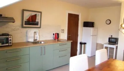 Glendalough 10 Minutes from Beautiful Farmhouse