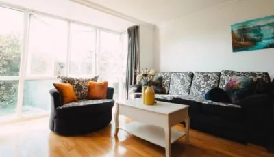 GoldenGlow Apartment 15 MIN Airport