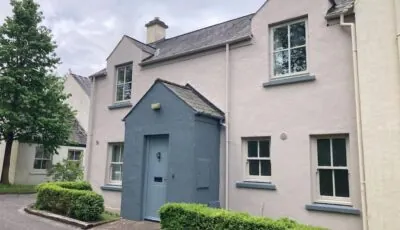 House Bunratty Castle gardens