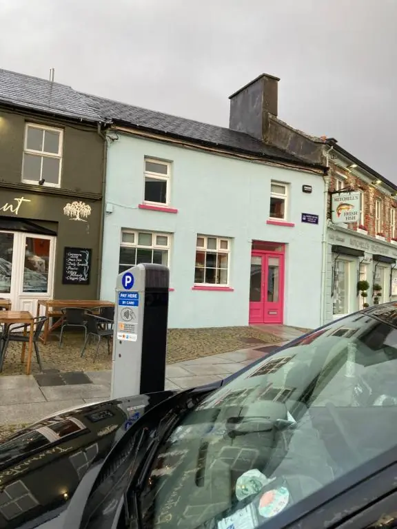 Pink door house in Clifden