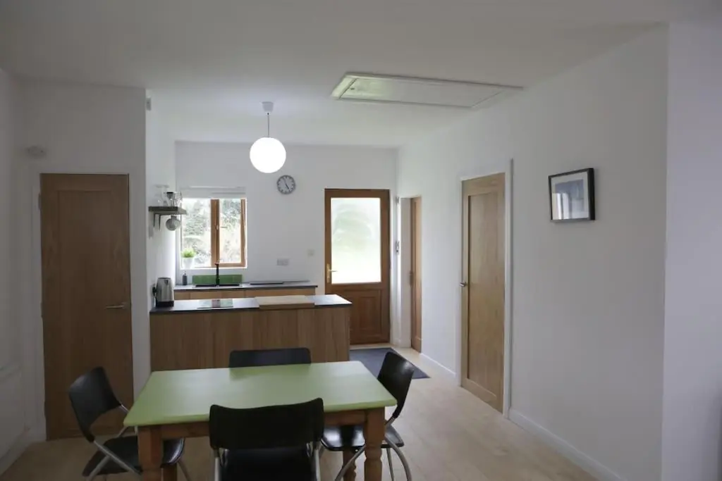 Spacious modern one bedroom apartment