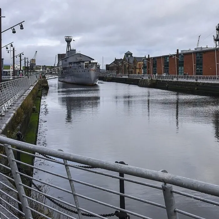 HMS Caroline 8 Le HMS Caroline amarré à Alexandra Dock dans le Titanic Quarter de Belfast