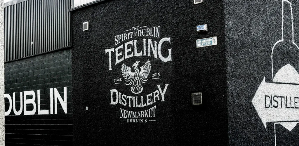 Façade de la distillerie Teeling à Dublin, photographiée par William Murphy.