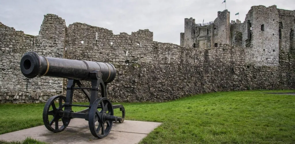 In Trim, the castle becomes a legendary setting for Halloween